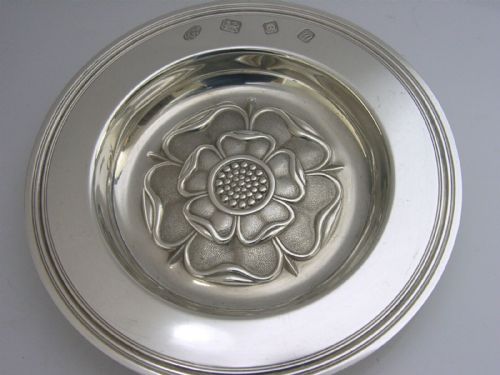 Heavy English Sterling Silver Tudor Yorkshire Lancashire Rose Dish 95g 1967