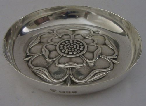 English Solid Sterling Silver Tudor Yorkshire Rose Dish 1963 London 48g