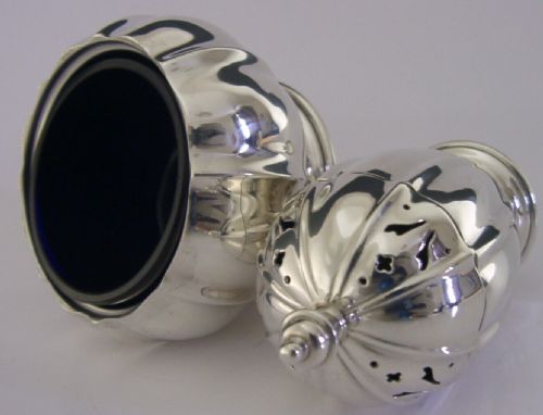 Quality Sterling Silver Salt Cellar & Pepper Pot Cruet 1968 English 142g