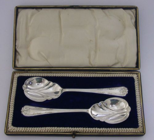 Beautiful Cased English Solid Sterling Silver Serving Spoons 1902 Antique 102g