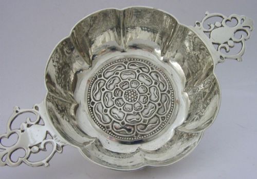 Heavy 206g English Sterling Silver Tudor Rose Quaich Bowl 1918 Antique