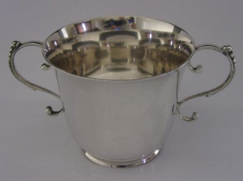 Beautiful Irish Sterling Silver Porringer Cup Dublin 1915 106g