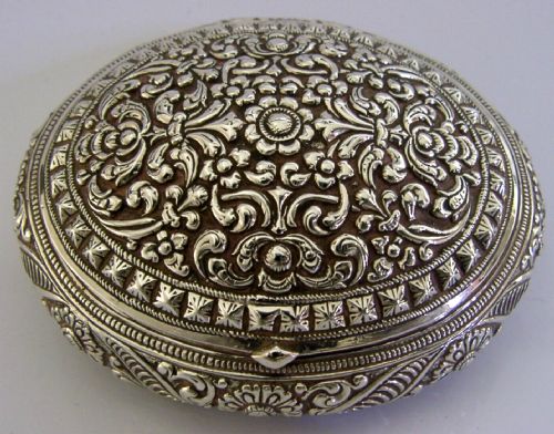 Beautiful Ceylon Sri Lanka Indian Solid Silver Snuff Box C1920 Antique 50g