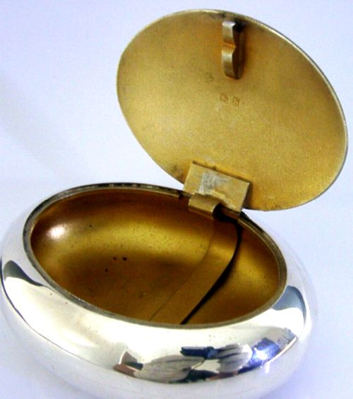 Superb English Antique Sterling Silver Squezze Tobacco Snuff Box 1937 92g Pebble