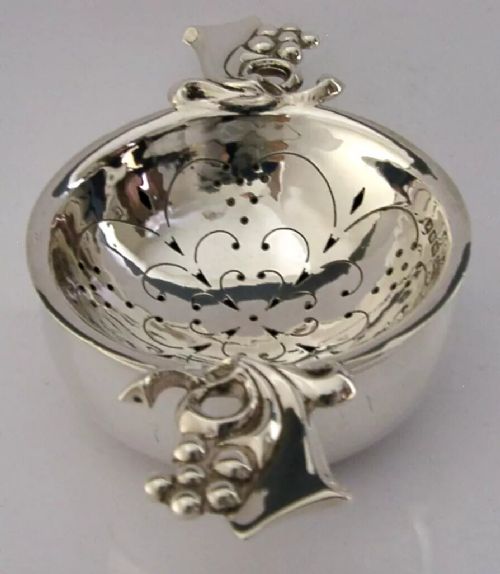 RARE R E STONE ARTS & CRAFTS STERLING SILVER TEA STRAINER & BOWL STAND 1945 123g