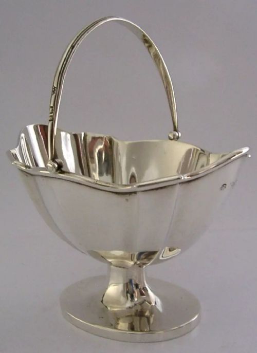 PRETTY ENGLISH STERLING SILVER SWING HANDLED BASKET BOWL 1886 ANTIQUE VICTORIAN