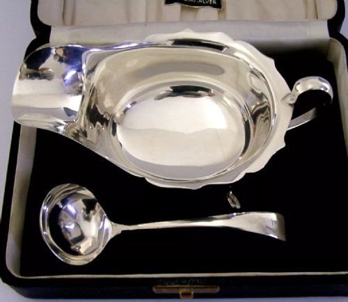 Superb Cased English Sterling Silver Sauce Boat Jug & Ladle 1957 Viner's 132g
