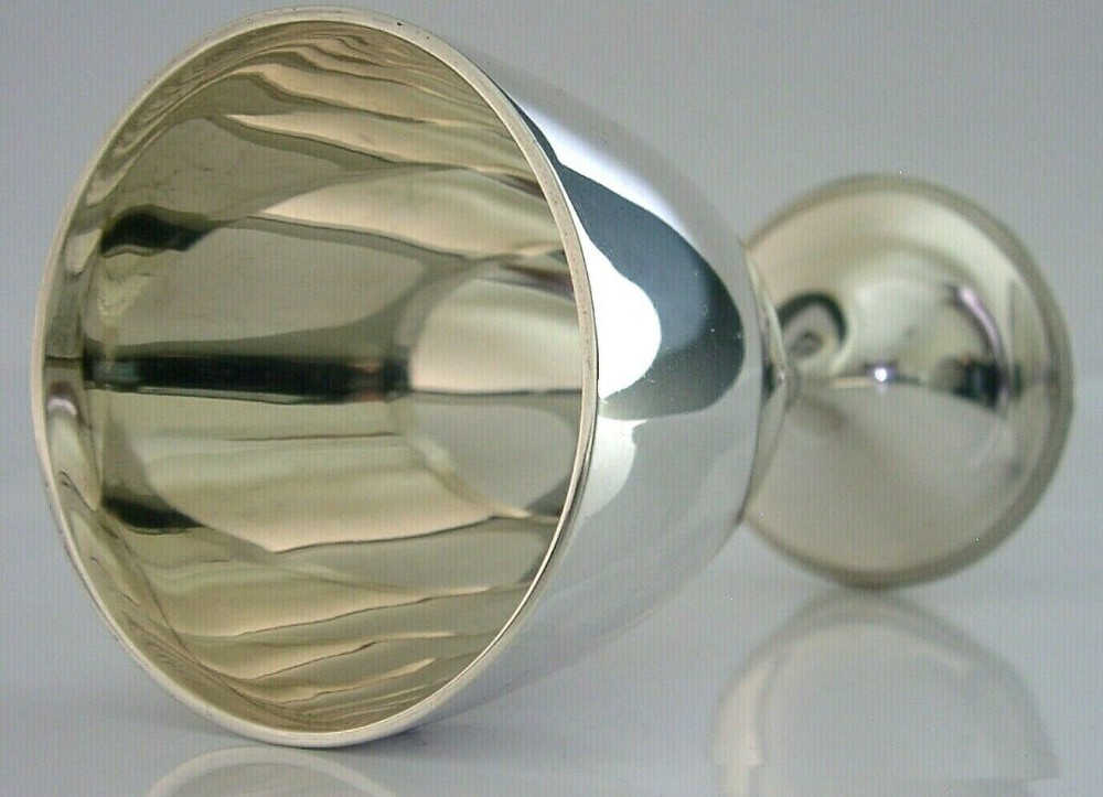NICE QUALITY ENGLISH STERLING SILVER GOBLET CHALICE 1946 78g