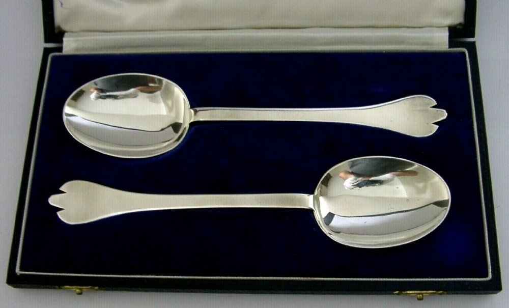 RARE BEAUTIFUL ENGLISH BRITANNIA STERLING SILVER SERVING SPOONS 1905 CASED 132g