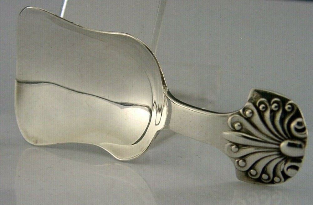BEAUTIFUL ENGLISH SOLID STERLING SILVER CADDY SPOON 1924 ANTIQUE