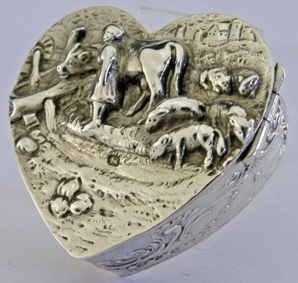 BEAUTIFUL SOLID STERLING SILVER LOVE HEART TRINKET BOX 1896 ANTIQUE 48g