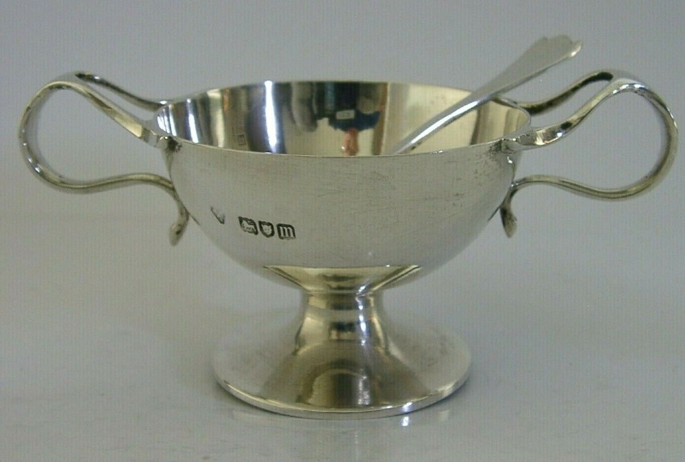 LARGE ARTS & CRAFTS STERLING SILVER ART NOUVEAU SALT CELLAR & SPOON 1911 58g