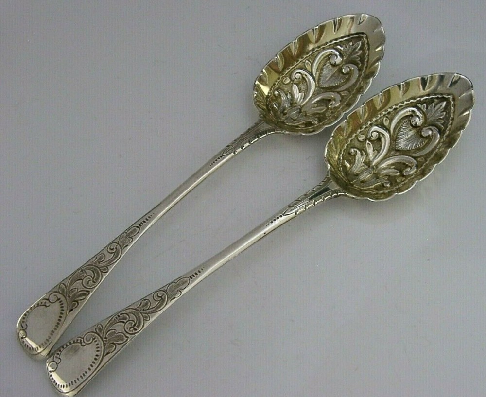 BEAUTIFUL ENGLISH STERLING SILVER BERRY SERVING SPOONS 1812 ANTIQUE 100g