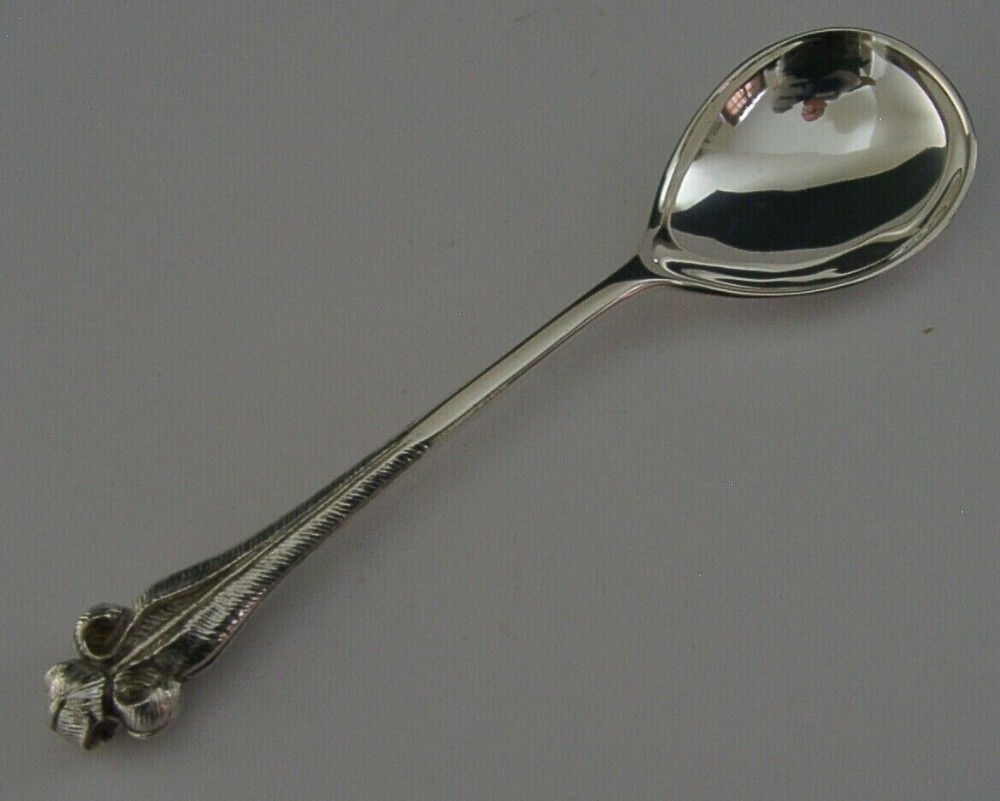 HEAVY PRINCE of WALES FEATHERS SOLID STERLING SILVER SPOON 1968 BOXED GARRARDS