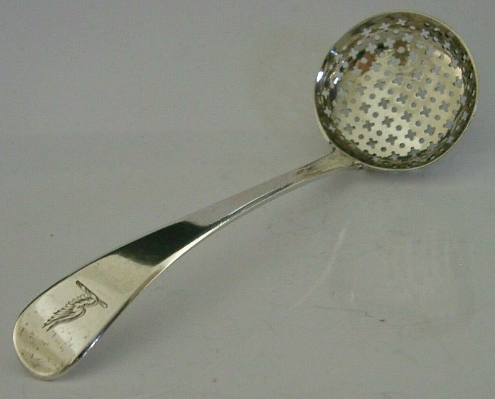 GEORGIAN STERLING SILVER CONYERS FAMILY CRESTED SUGAR SIFTER SPOON 1823 ANTIQUE