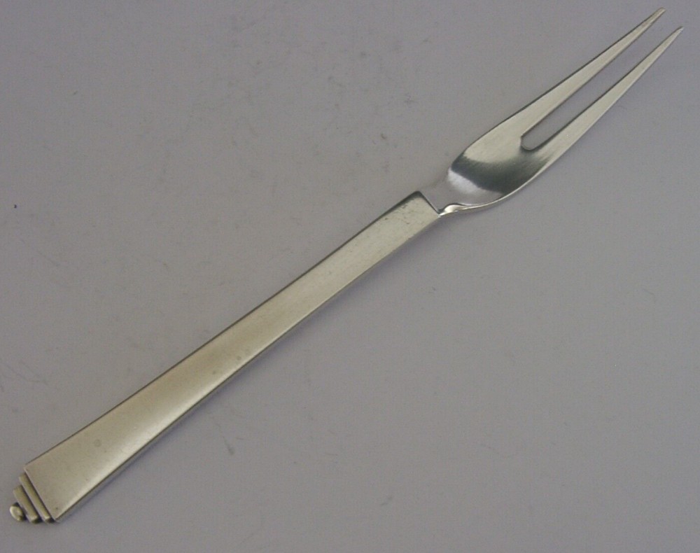 QUALITY GEORG JENSEN STERLING SILVER PYRAMID PATTERN PICKLE FORK 1937