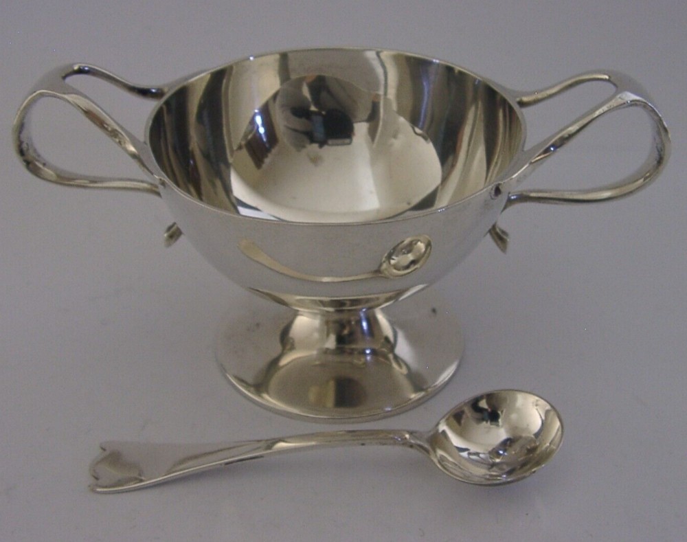 GOOD SIZE ART NOUVEAU STERLING SILVER SALT CELLAR & SPOON 1907 60g