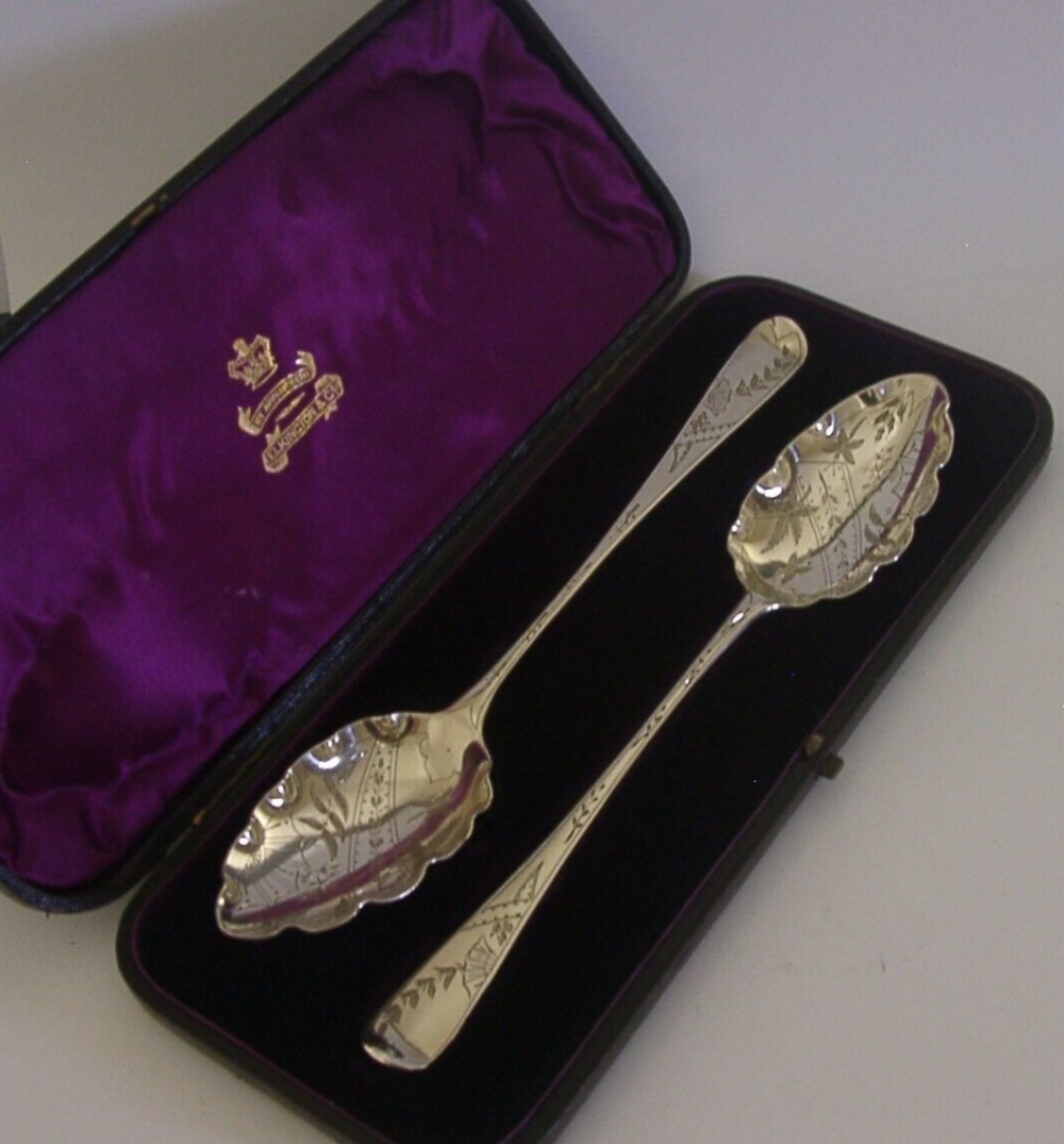 SUPER PAIR of GEORGIAN STERLING SILVER BERRY SERVING SPOONS ANTIQUE BUTTERFLY CASED 1814