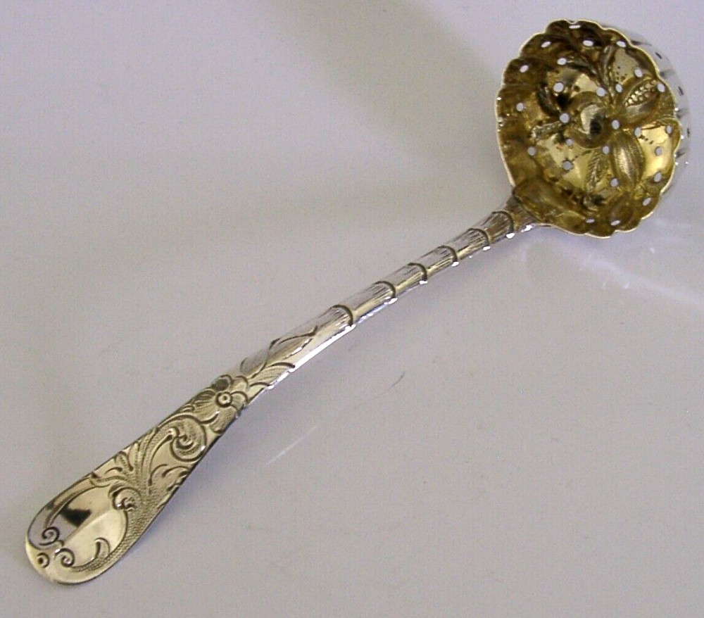 RARE 1713 BRITANNIA STERLING SILVER SUGAR SIFTER SPOON ANTIQUE QUEEN ANNE