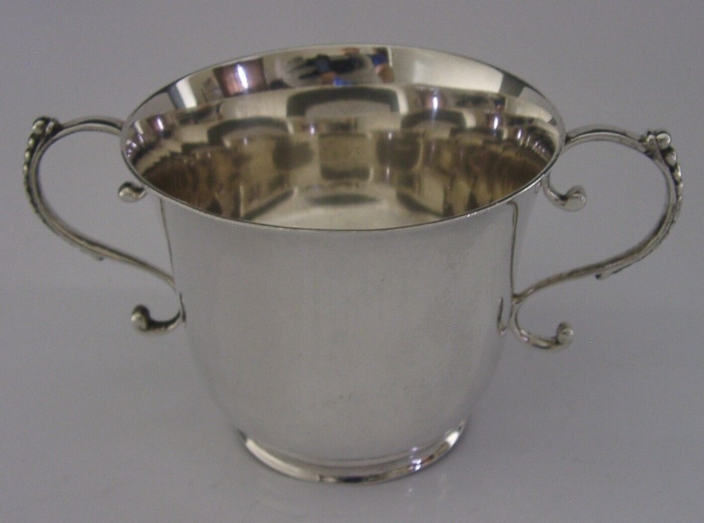 BEAUTIFUL IRISH STERLING SILVER PORRINGER CUP DUBLIN 1915 106g