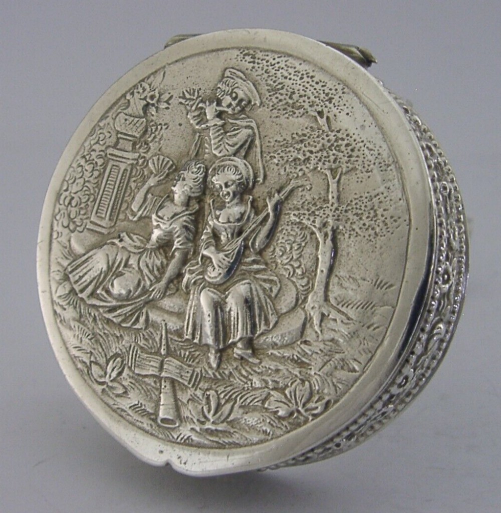 BEAUTIFUL 800 SOLID SILVER SNUFF PILL TRINKET BOX c1940 55g