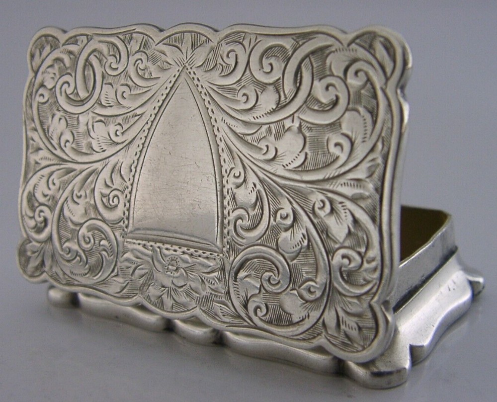 QUALITY ENGLISH SOLID STERLING SILVER SNUFF BOX 1919 ANTIQUE