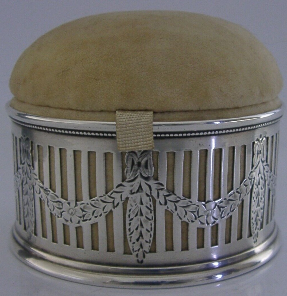 BEAUTIFUL RARE ENGLISH ANTIQUE STERLING SILVER PIN CUSHION JEWELLERY BOX 1899