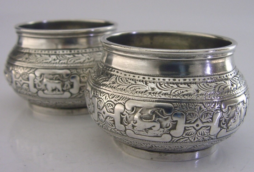 PAIR OF HOROSCOPE STAR SIGN ENGLISH SOLID STERLING SILVER SALT CELLARS 1873 ANTIQUE 70g