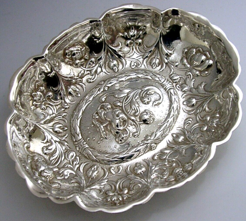 BEAUTIFUL VICTORIAN ENGLISH SOLID BRITANNIA STERLING SILVER DISH BOWL 1969 89g