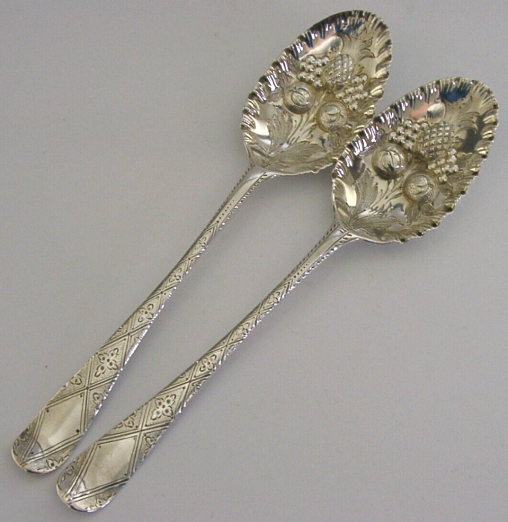 BEAUTIFUL PAIR OF GEORGIAN STERLING SILVER BERRY SERVING SPOONS EARLY 1770 ANTIQUE