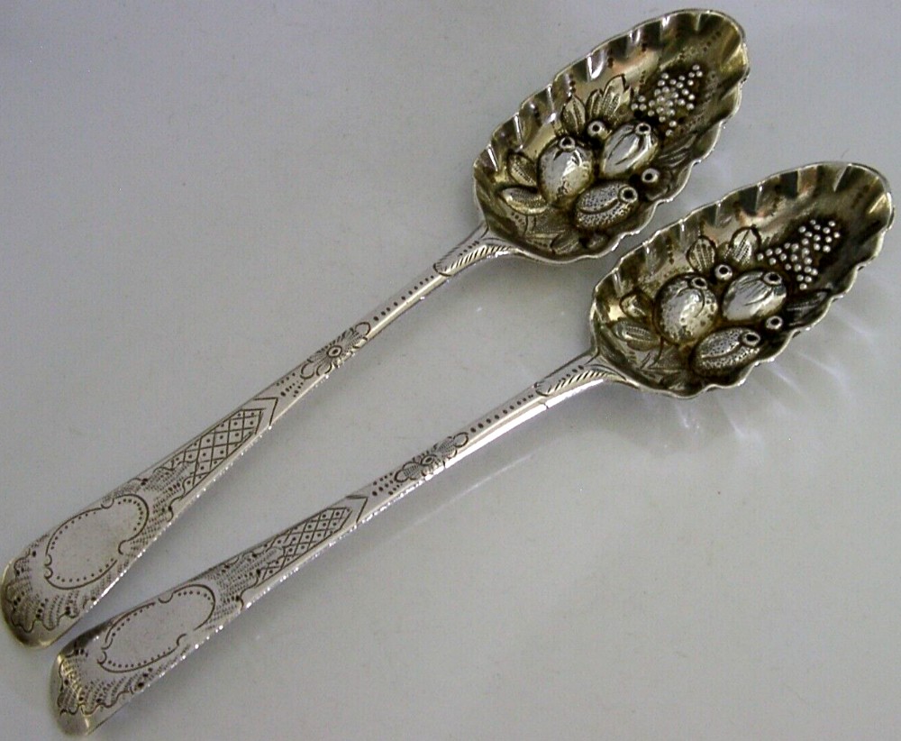 BEAUTIFUL GEORGIAN STERLING SILVER BERRY SERVING SPOONS c1770 ANTIQUE 124g