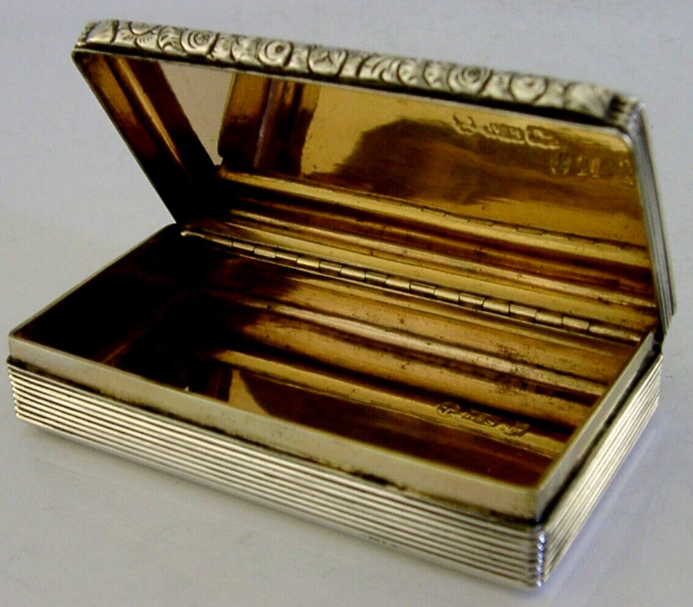 ANTIQUE HIGH QUALITY ENGLISH WILLIAM IV STERLING SILVER SNUFF BOX 1831 72g