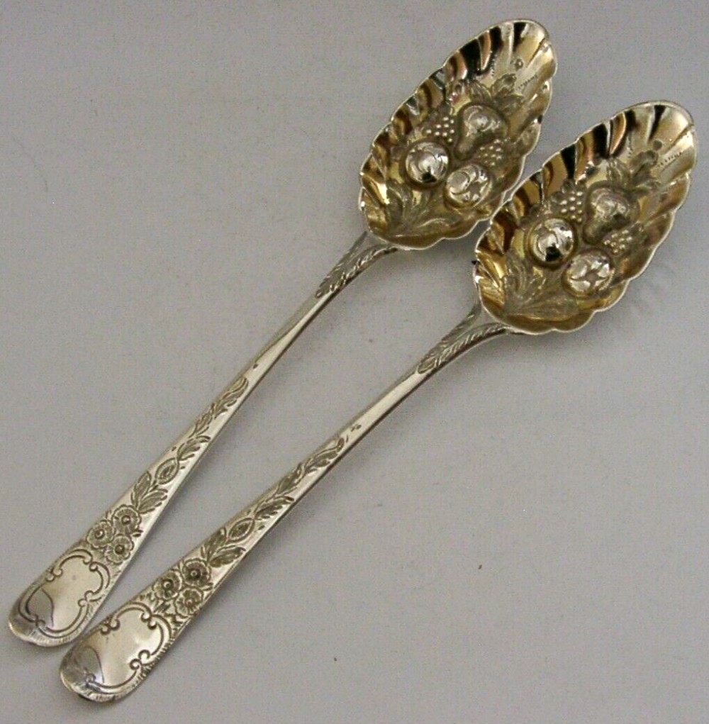 PAIR OF BEAUTIFUL GEORGIAN STERLING SILVER BERRY SERVING SPOONS 1784 ANTIQUE