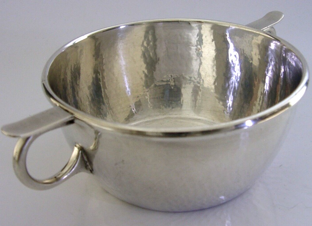 A E JONES ENGLISH STERLING SILVER TWO HANDLED BOWL PORRINGER 1925 ARTS & CRAFTS