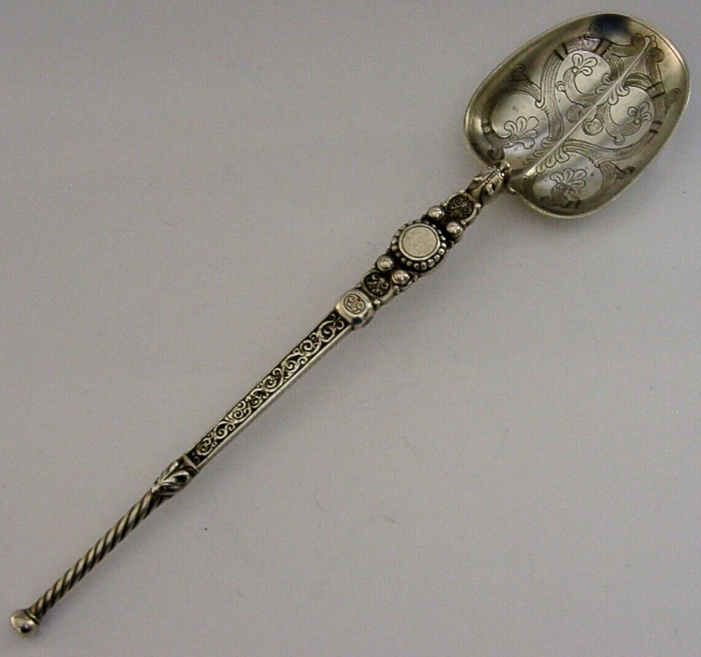 108g VICTORIAN STERLING SILVER CORONATION ANOINTING BAPTISM SPOON 1888 ROYALTY