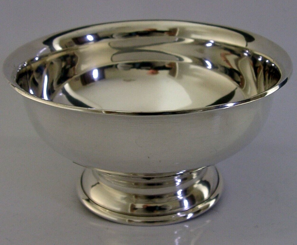 MINT ENGLISH STERLING SILVER NUT SWEET BOWL 1939 ANTIQUE 142g APPLIED DECORATION