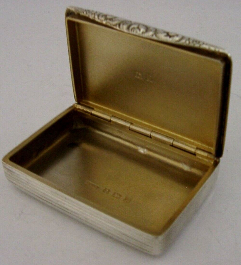 ENGLISH HIGH QUALITY SOLID STERLING SILVER SNUFF BOX 1950 48g