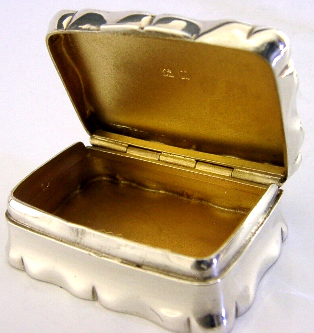 BEAUTIFUL ANTIQUE STERLING SILVER SNUFF BOX 1937 ENGLISH