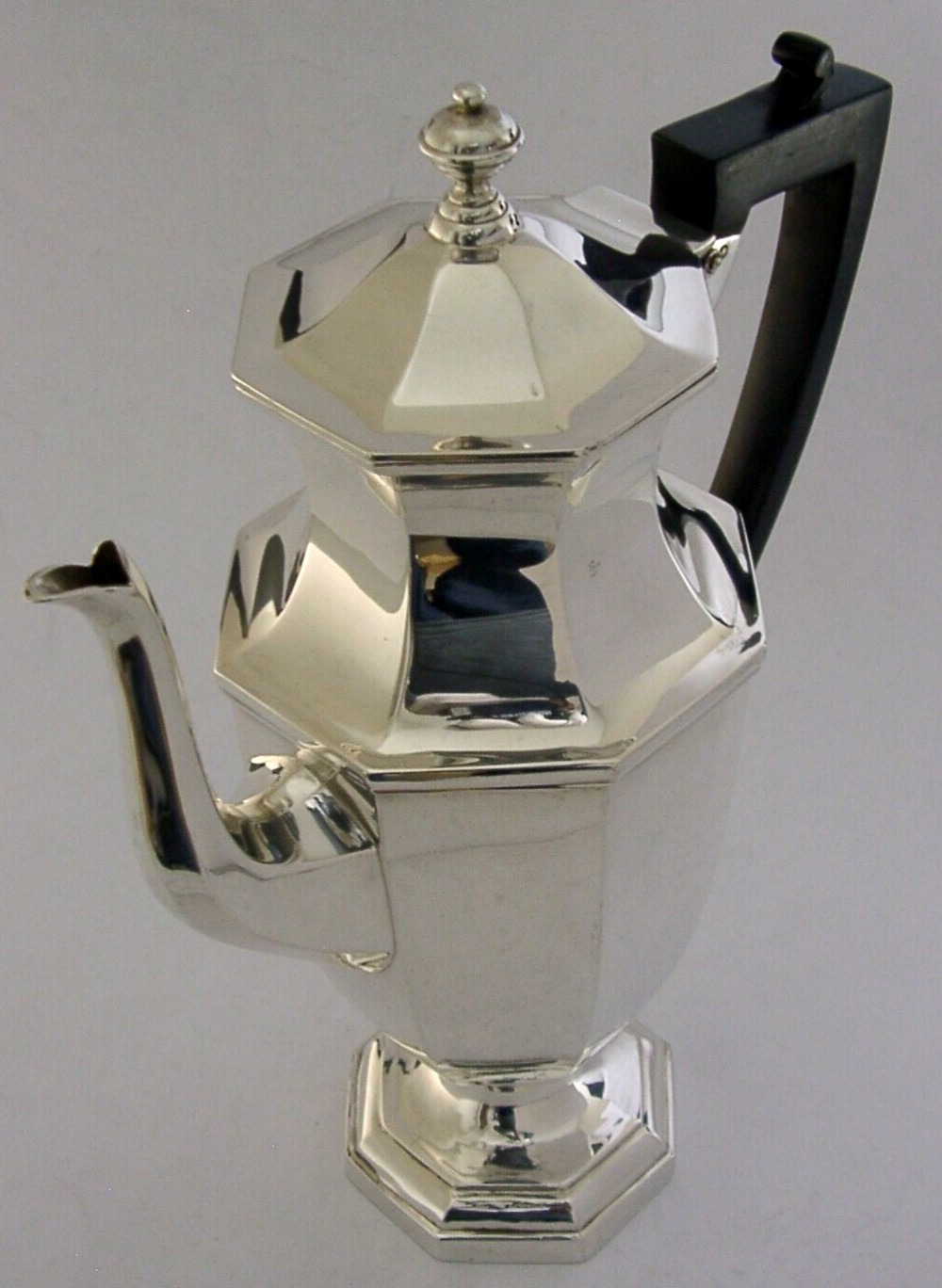 STUNNING 578g ENGLISH SOLID STERLING SILVER COFFEE POT 1925 ANTIQUE