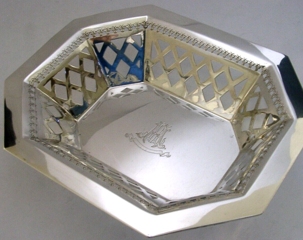 BEAUTIFUL 318g SCOTTISH STERLING SILVER BREAD BASKET FRUIT BOWL 1906 ANTIQUE