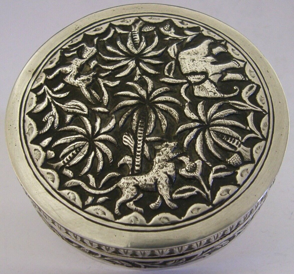 INDIAN SOLID SILVER JUNGLE ANIMALS TABLE BOX c1890 ANTIQUE 82g