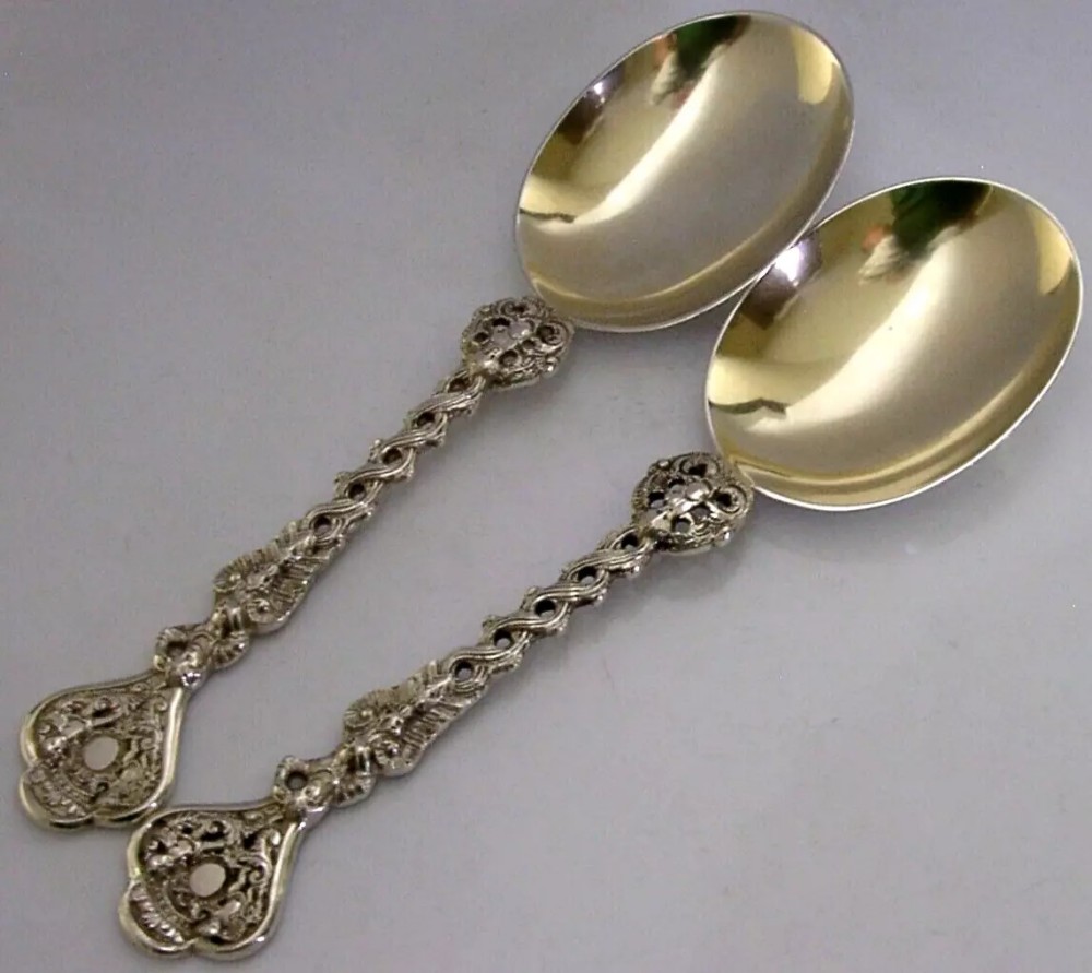 PAIR OF HEAVY 145g VICTORIAN ENGLISH SERVING SPOONS SOLID STERLING SILVER 1894