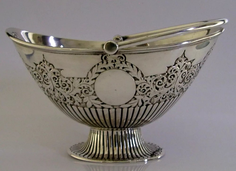 160g ENGLISH STERLING SILVER SWING HANDLED BASKET BOWL 1882 ANTIQUE VICTORIAN