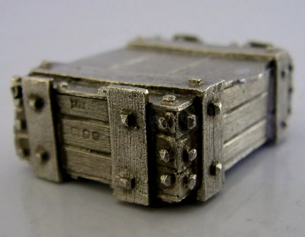 QUALITY ENGLISH SOLID STERLING SILVER TREASURE CHEST PILL BOX 1967