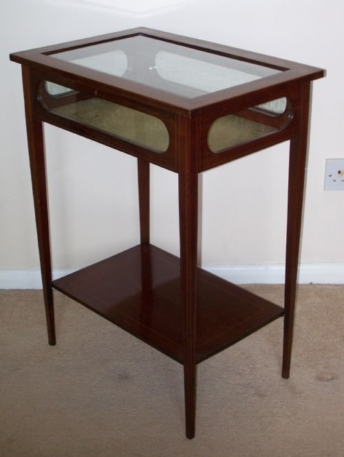 Mahogany Bijouterie/display Table