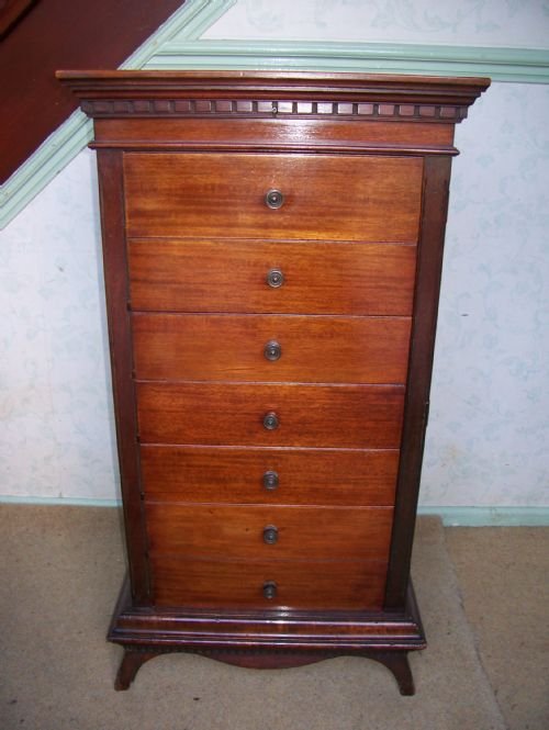 Mahogany 6 Drawer Wellington Chest