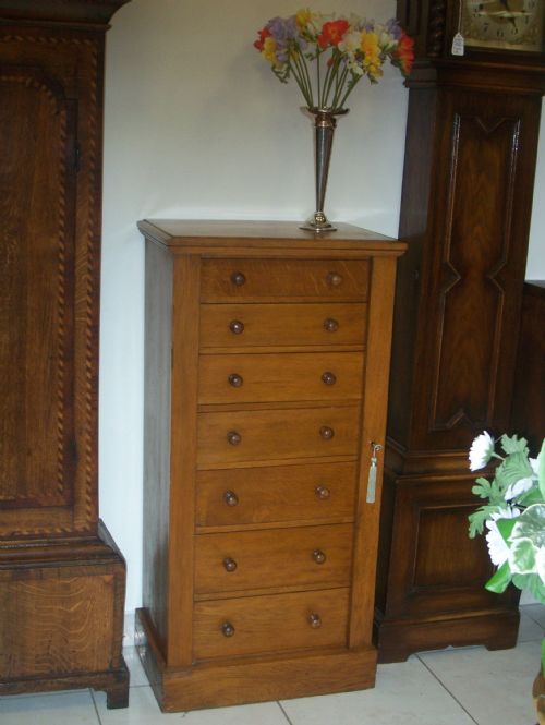 Oak Wellington Chest