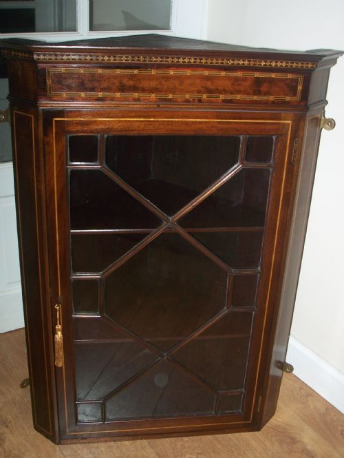 Fine Mahogany Hanging Corner Display Cabinet Cupboard