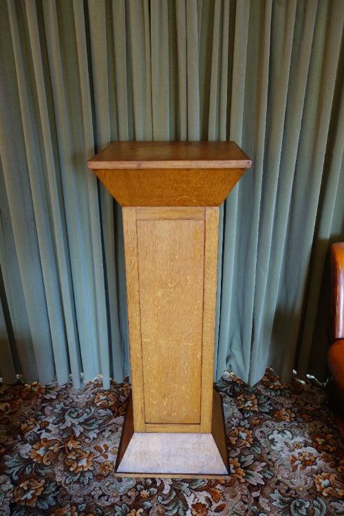 Large Oak Pedestal Ideal for Displaying Bronzes, Clocks, Flowers or ???