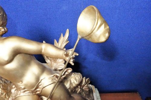 CHARMING IMPRESSIVE CHERUB DRAGONFLY 19TH CENTURY GILT FRENCH MANTELMANTLE OR TABLE CLOCK WITH SUBSTANTIAL VARIEGATED MARBLE STAND - ADDITIONAL PHOTO 2